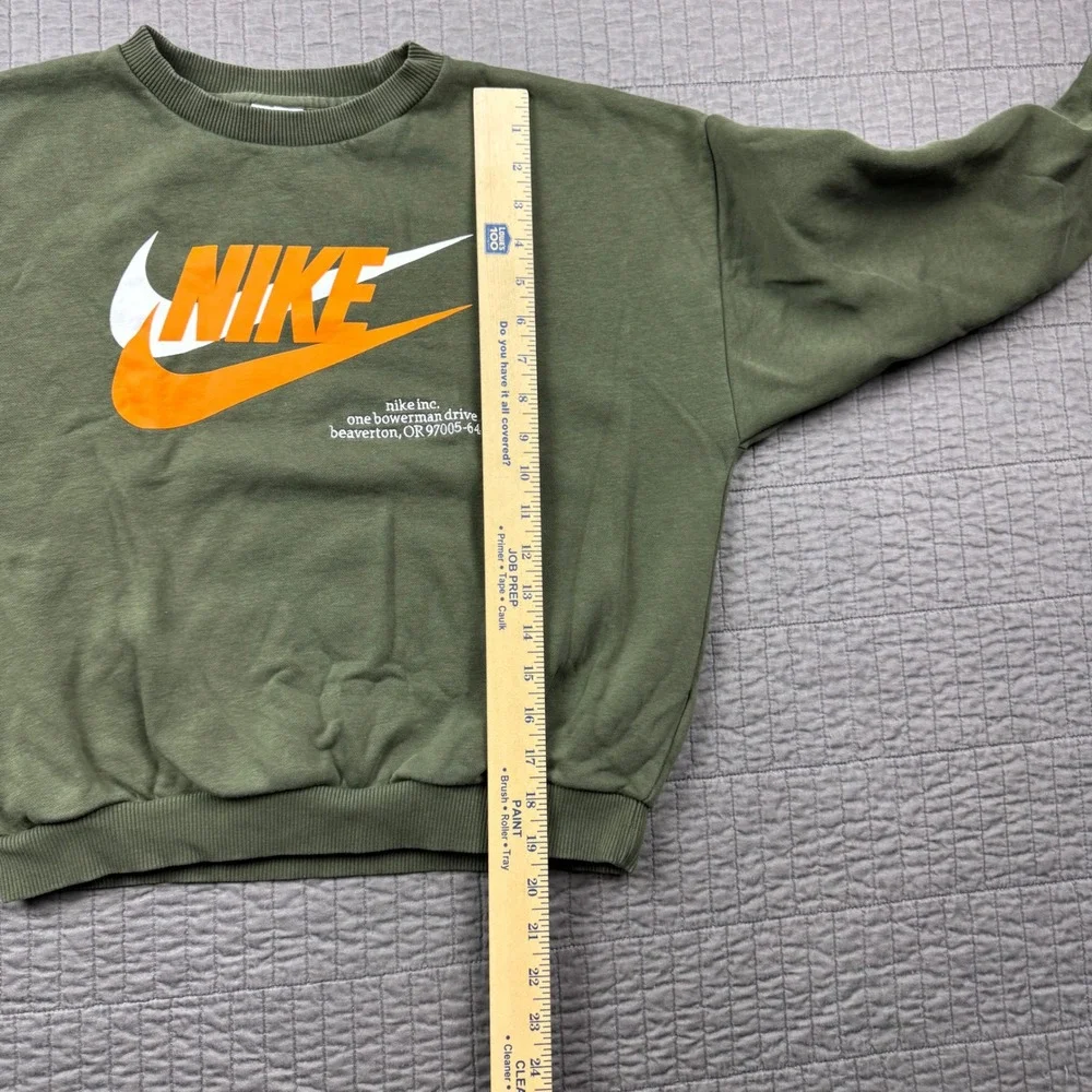 Nike Kids Large Crewneck Sweatshirt Green Beaverton Oregon Logo Sportswear